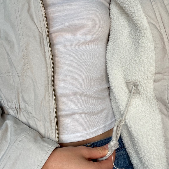 Cream Old Navy Fur Lined Cinchable Coat Small - Picture 6 of 8